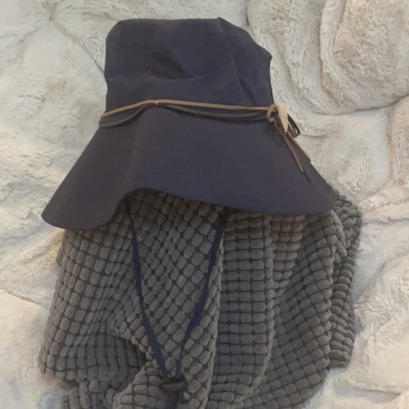 FAN FANCET HAT NWT Q4 - Picture 2 of 6